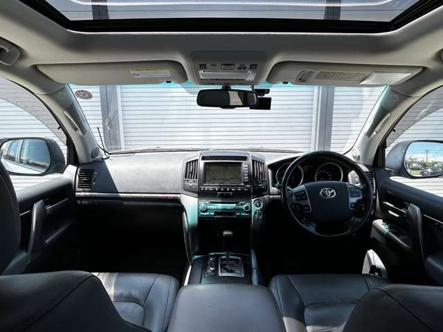2009 Toyota Land Cruiser 200 – thumbnail 3