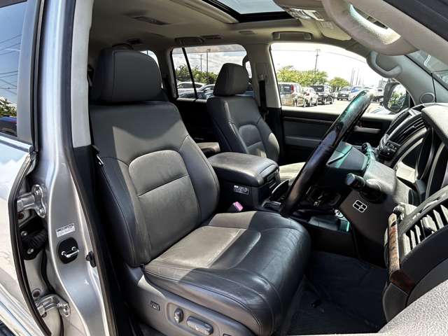 2009 Toyota Land Cruiser 200 – thumbnail 4