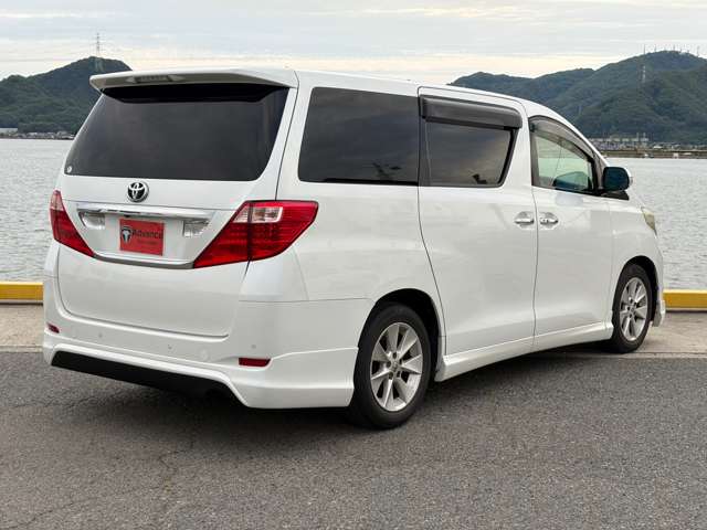 2009 Toyota Alphard – thumbnail 4