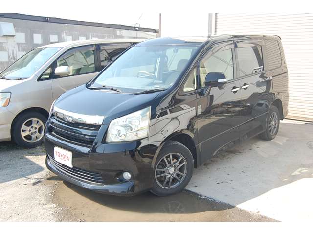 2009 Toyota Noah – thumbnail 2