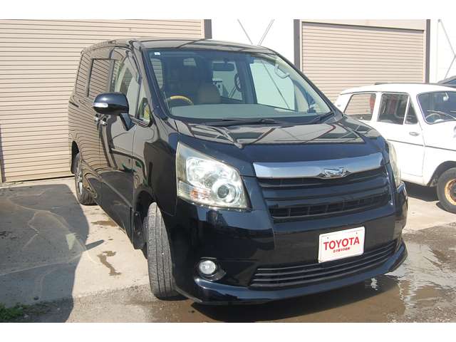 2009 Toyota Noah – thumbnail 3