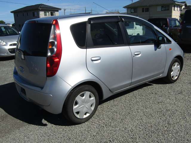 2009 Mitsubishi Colt – thumbnail 3