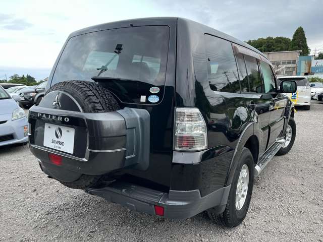 2009 Mitsubishi Pajero – thumbnail 2