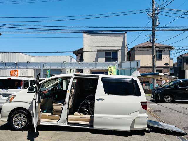 2004 Toyota Alphard – thumbnail 4