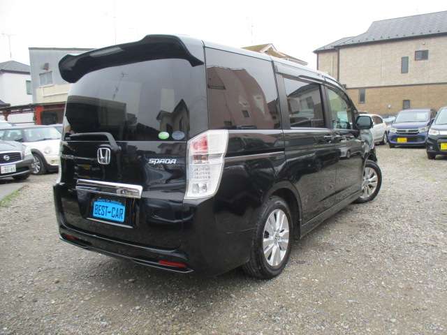2010 Honda Stepwgn – thumbnail 2