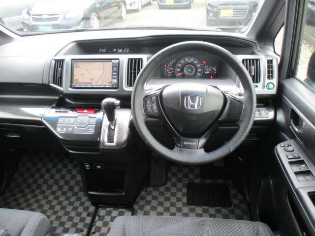 2010 Honda Stepwgn – thumbnail 3