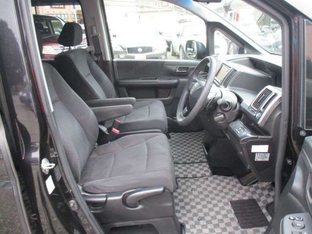 2010 Honda Stepwgn – thumbnail 4