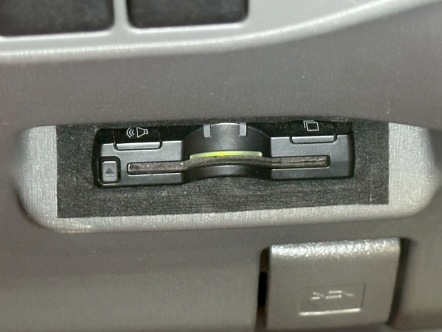 2010 Toyota Prius – thumbnail 3