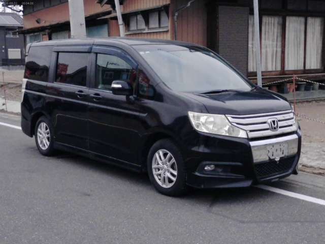 2010 Honda Stepwgn – thumbnail 3