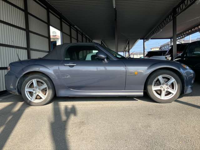 2005 Mazda Roadster – thumbnail 3