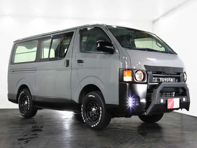 2010 Toyota Hiace – thumbnail 4