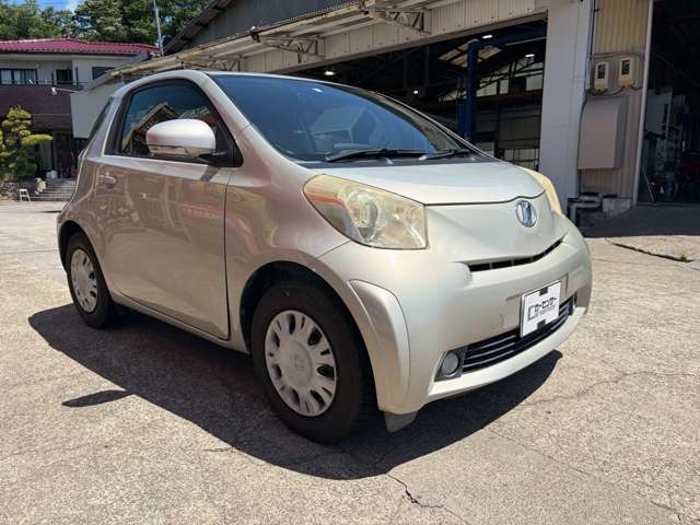 2008 Toyota iQ – thumbnail 2