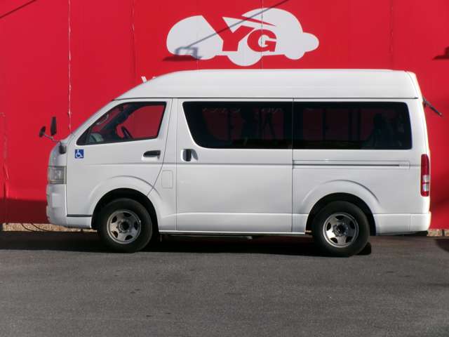 2009 Toyota Regius Ace – thumbnail 4