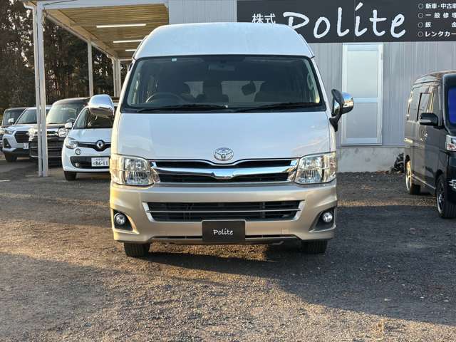2010 Toyota Hiace – thumbnail 2