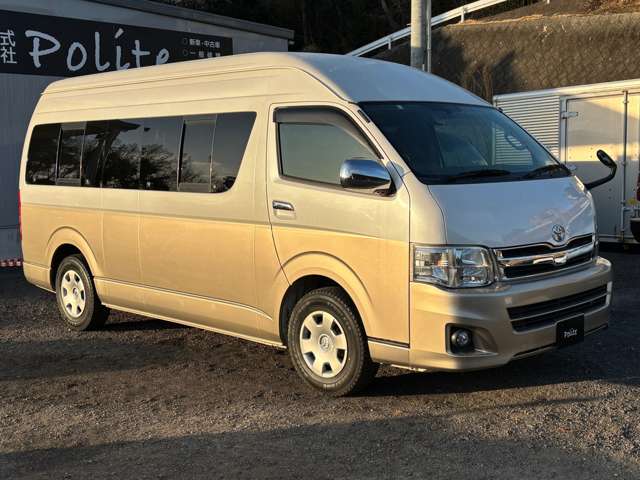 2010 Toyota Hiace – thumbnail 3