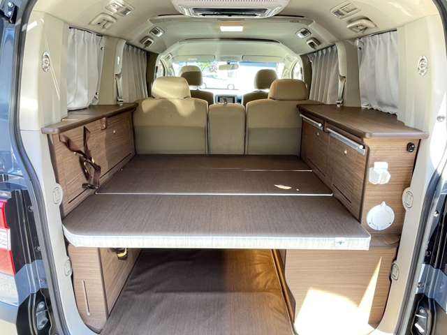 2009 Mitsubishi Delica D:5 – thumbnail 2