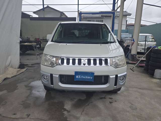 2009 Mitsubishi Delica D:5 – thumbnail 2