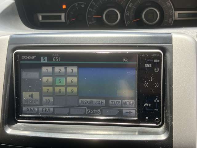 2010 Toyota Noah – thumbnail 3