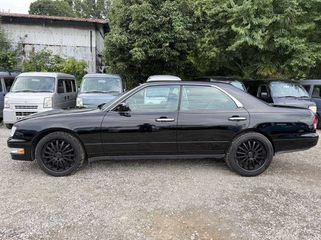 1997 Nissan Cedric – thumbnail 4