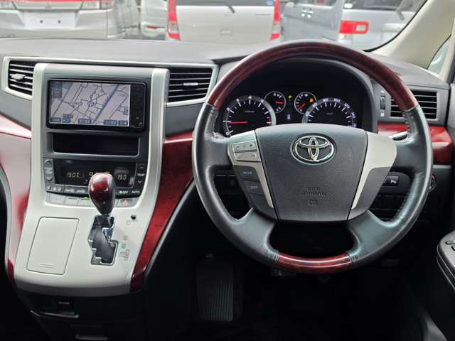 2008 Toyota Alphard – thumbnail 2