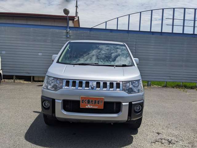 2010 Mitsubishi Delica D:5 – thumbnail 3