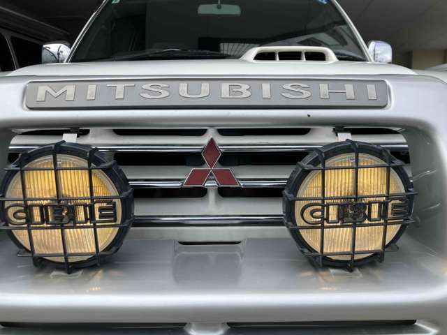 1999 Mitsubishi Pajero – thumbnail 3