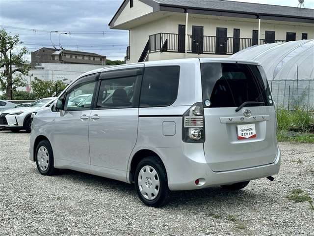 2008 Toyota Voxy – thumbnail 2