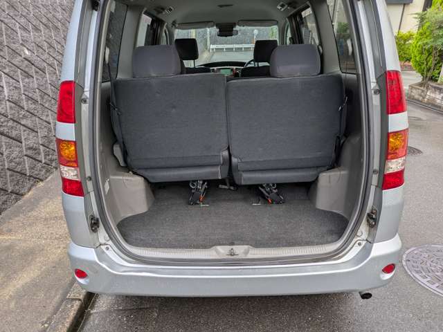 2002 Toyota Noah – thumbnail 3