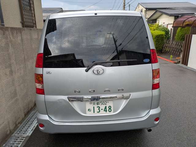 2002 Toyota Noah – thumbnail 4