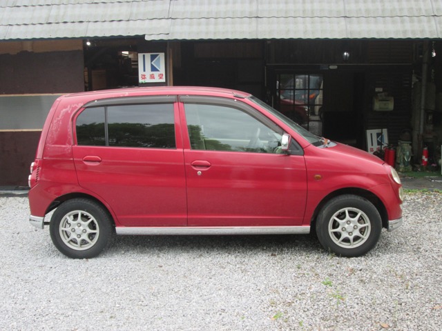 2001 Mitsubishi Minica – thumbnail 2