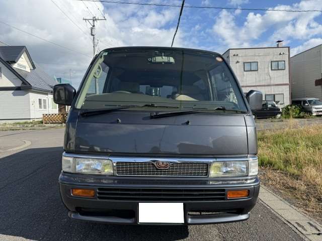 1992 Nissan Caravan Coach – thumbnail 2