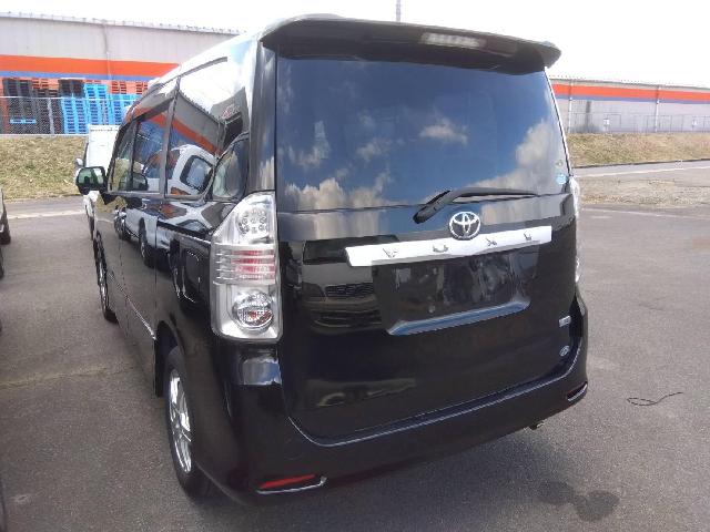 2009 Toyota Voxy – thumbnail 2