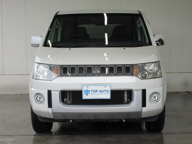 2010 Mitsubishi Delica D:5 – thumbnail 4