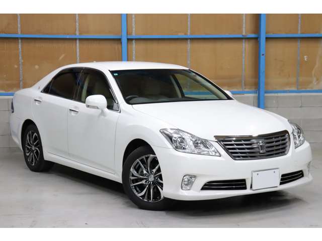2010 Toyota Crown Royal – thumbnail 2