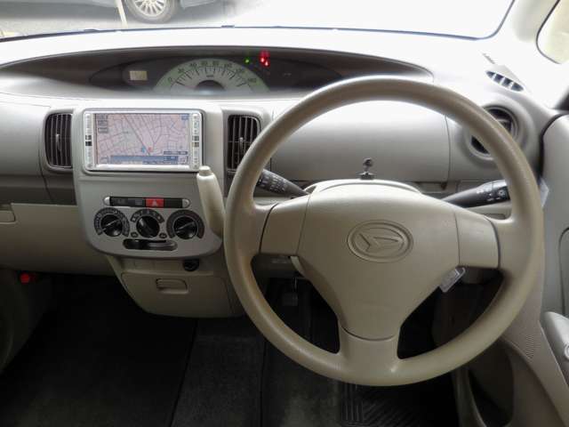 2010 Daihatsu Tanto – thumbnail 2