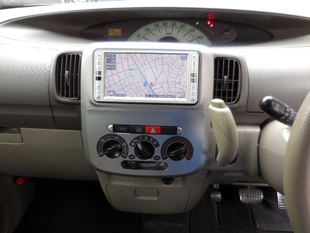 2010 Daihatsu Tanto – thumbnail 3