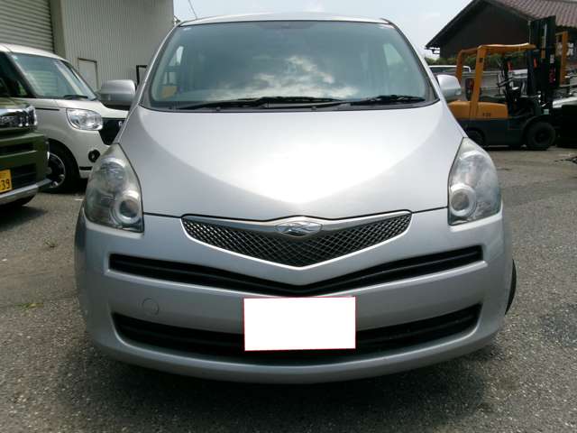 2010 Toyota Ractis – thumbnail 2