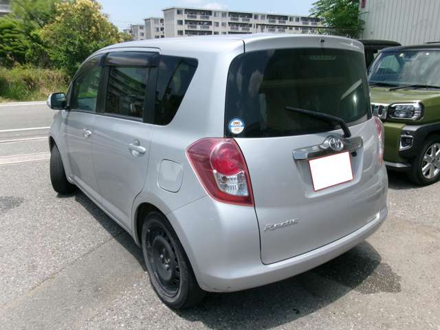 2010 Toyota Ractis – thumbnail 4