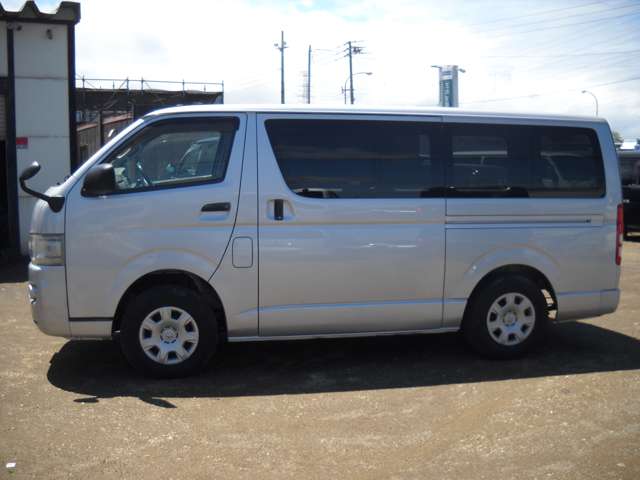 2008 Toyota Regius Ace – thumbnail 3