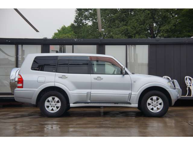 2003 Mitsubishi Pajero – thumbnail 4