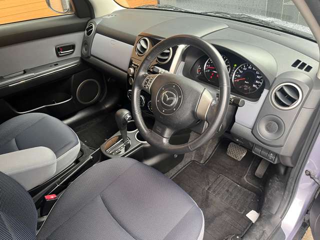 2010 Mazda Verisa – thumbnail 4