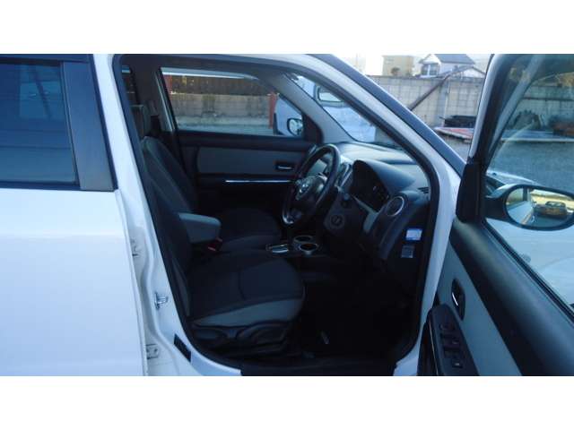 2007 Mazda Verisa – thumbnail 2