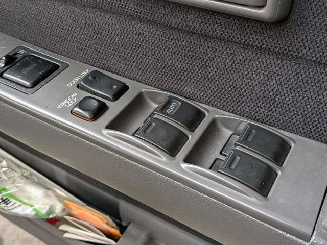1995 Toyota Hilux Surf – thumbnail 2
