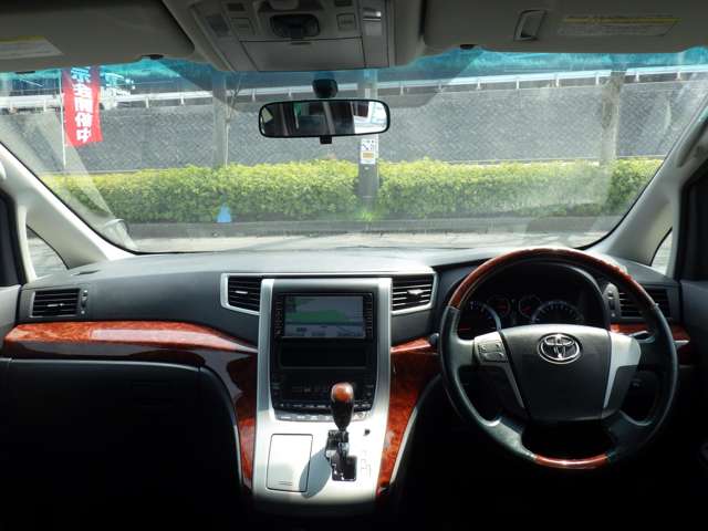2009 Toyota Vellfire – thumbnail 2