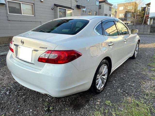 2010 Nissan Fuga – thumbnail 2