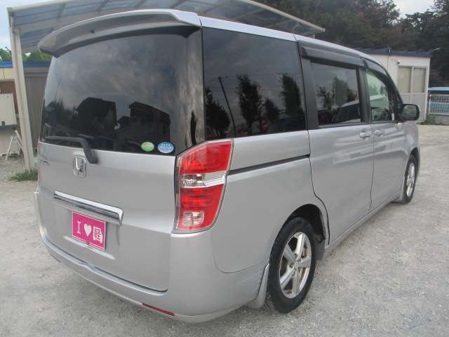 2010 Honda Stepwgn – thumbnail 2