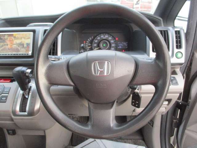 2010 Honda Stepwgn – thumbnail 4