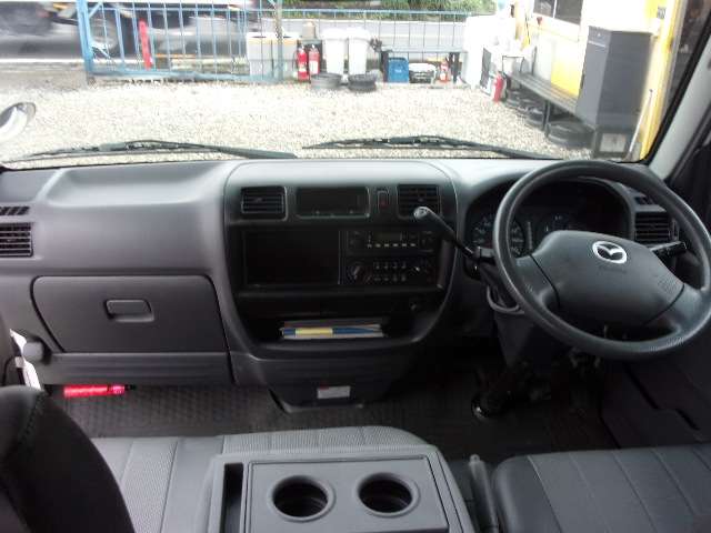 2005 Mazda Bongo Brawny Van – thumbnail 3