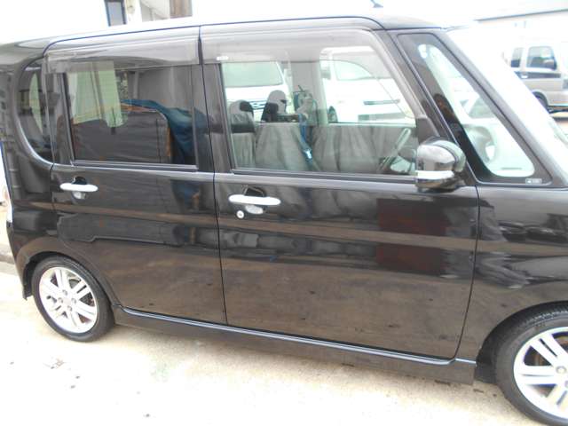 2010 Daihatsu Tanto – thumbnail 4