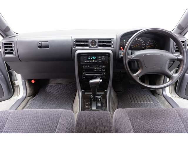 1994 Nissan Gloria – thumbnail 2